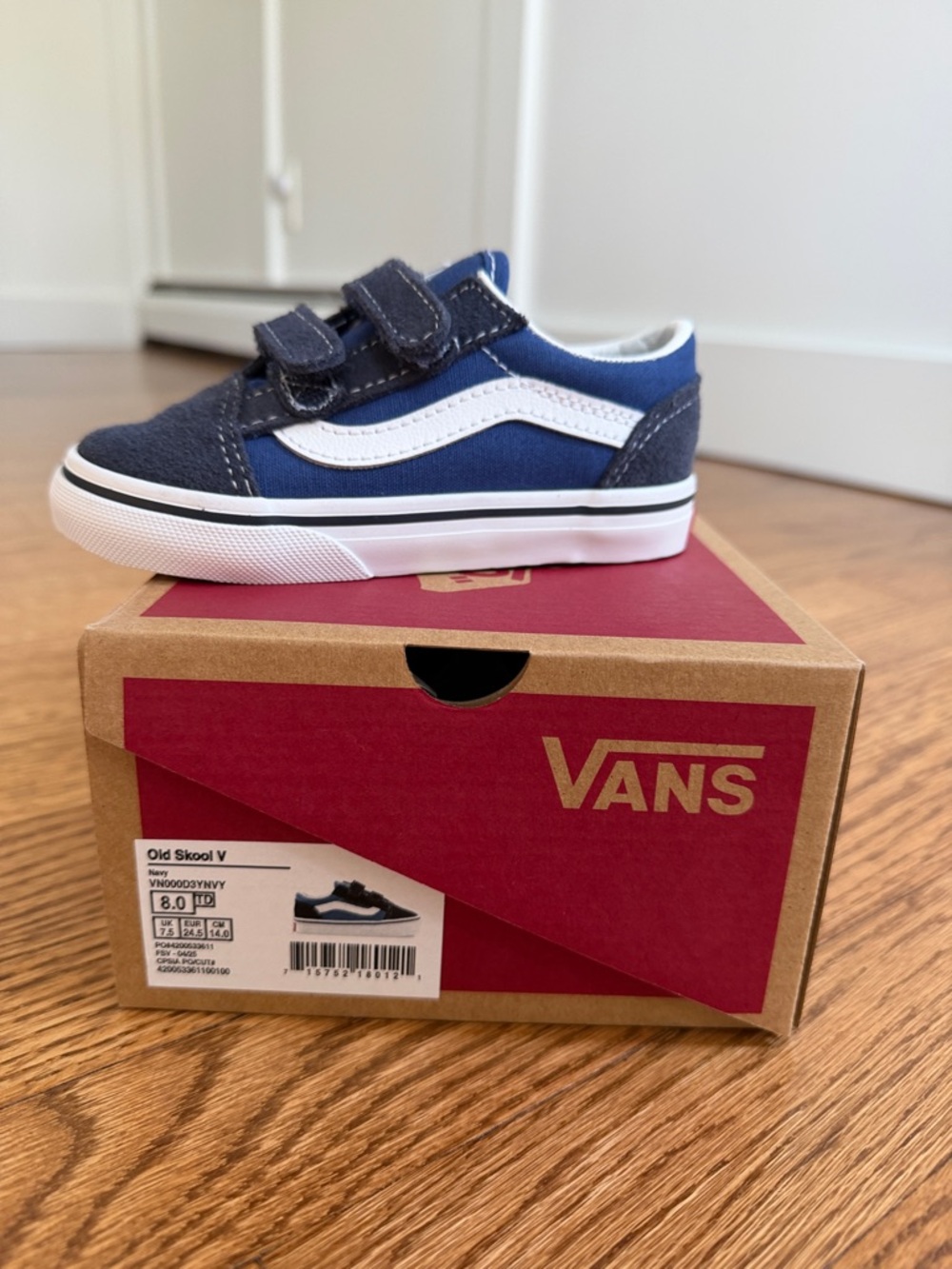 Vans Kids Old Skool Velcro Sneaker in Navy and White